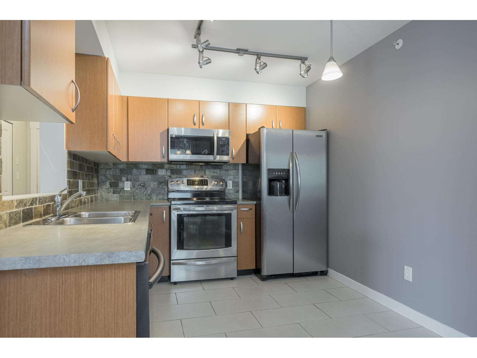 Photo 12 of 410 20750 Duncan Way, Langley BC