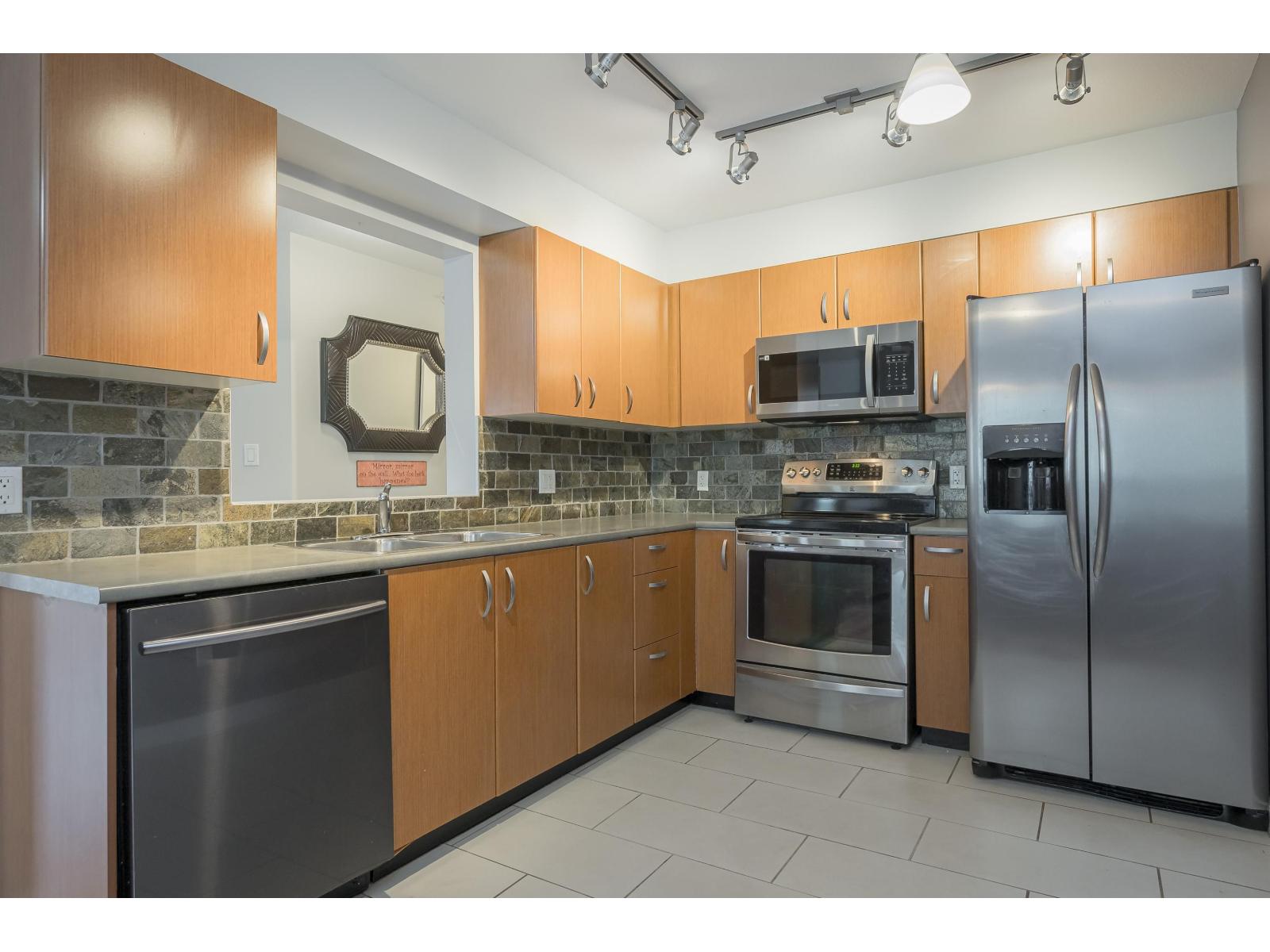 Photo 13 of 410 20750 Duncan Way, Langley BC