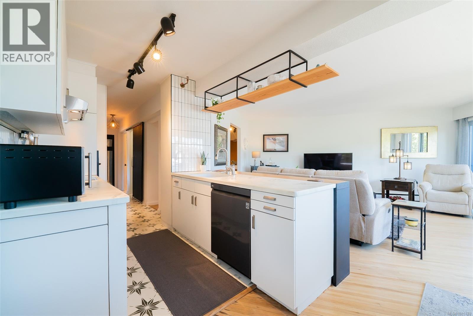 Photo 9 of 204 375 Newcastle Ave, Nanaimo BC