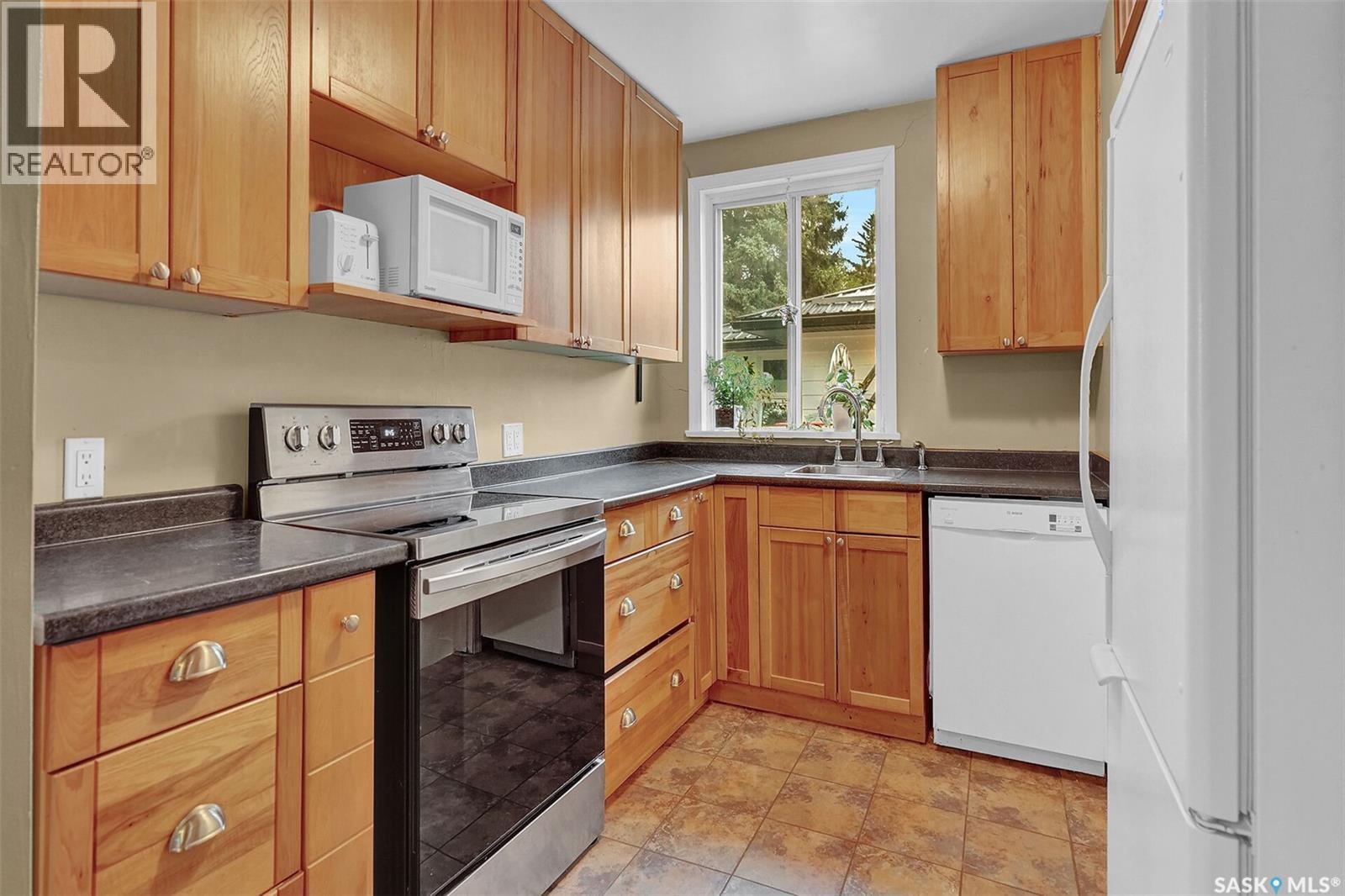 Photo 8 of 2919 Athol Street, Regina SK