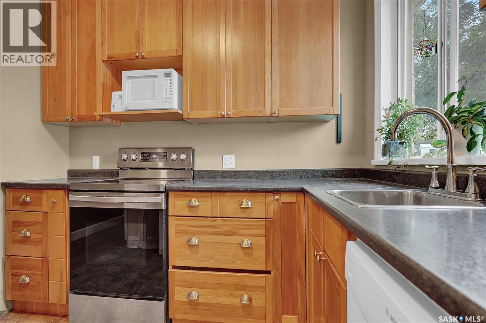 Photo 9 of 2919 Athol Street, Regina SK