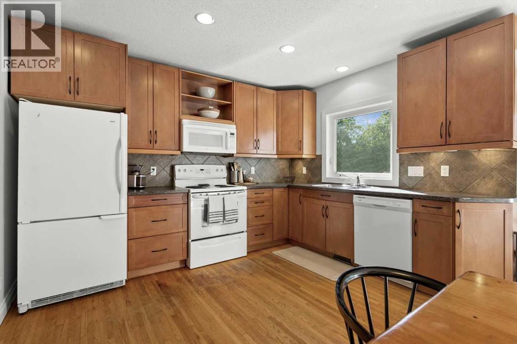 Single Family House Bungalow for Sale in  Mountview Crescent NE Winston Heights/Mountview Calgary 