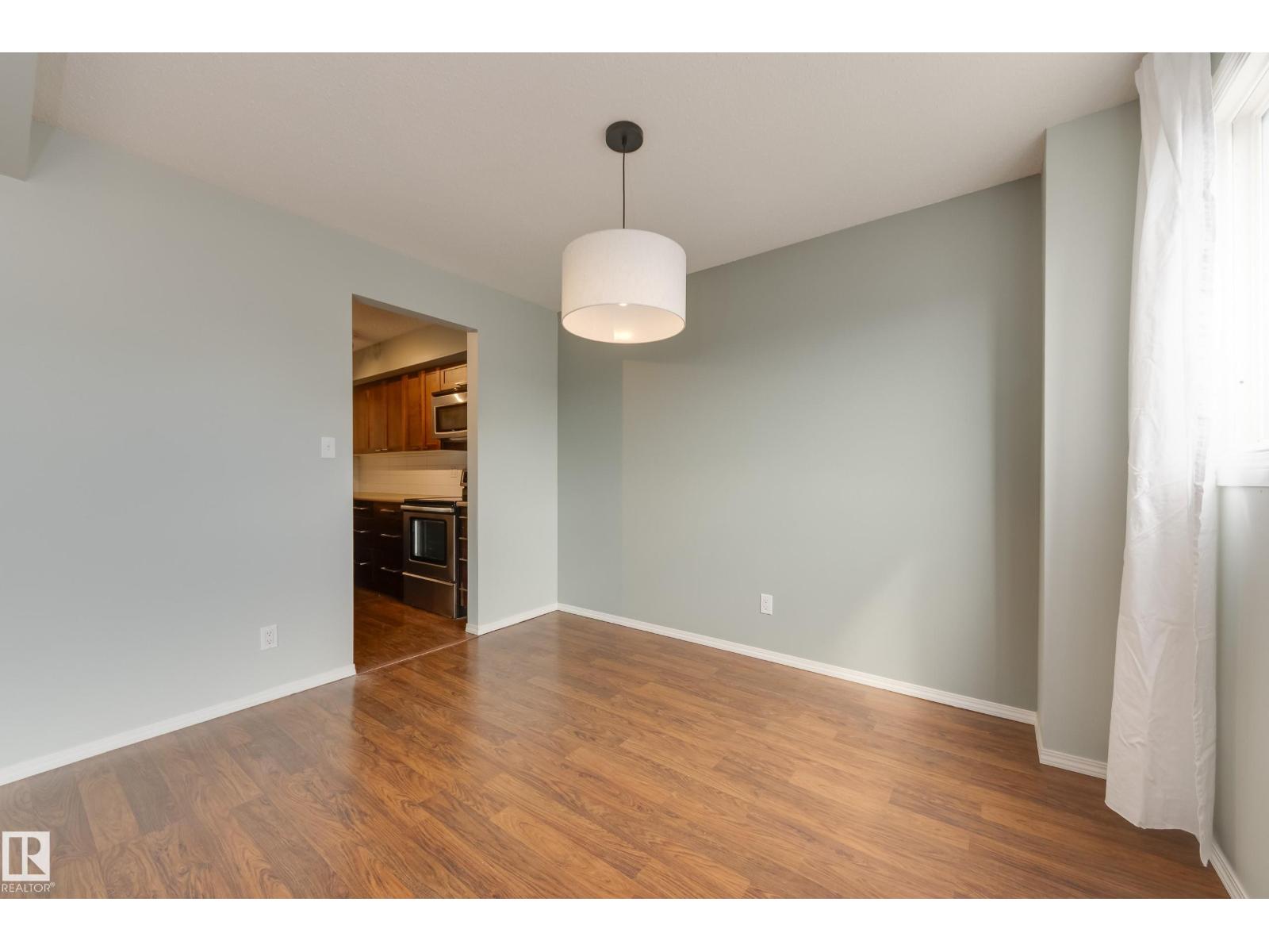 Photo 10 of 13069 34 St Nw, Edmonton AB