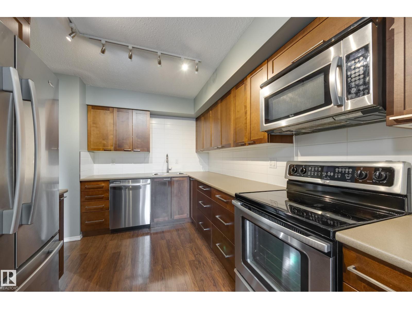 Photo 13 of 13069 34 St Nw, Edmonton AB