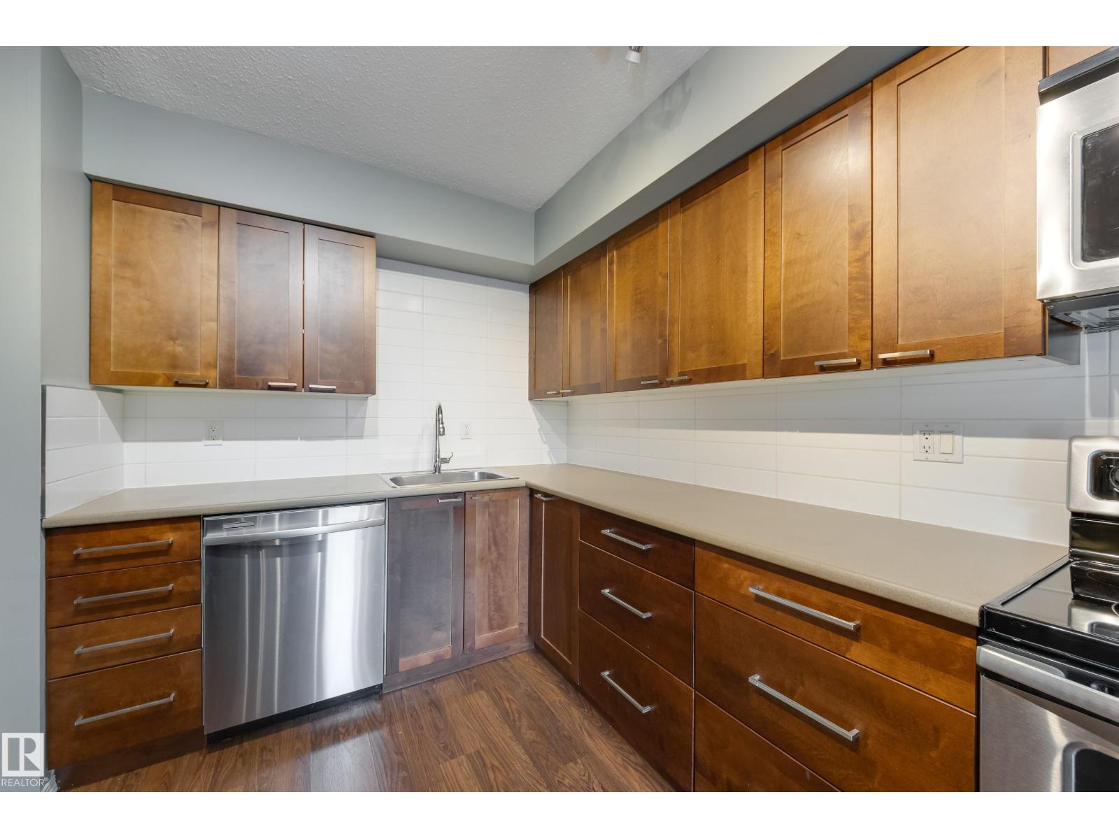 Photo 14 of 13069 34 St Nw, Edmonton AB
