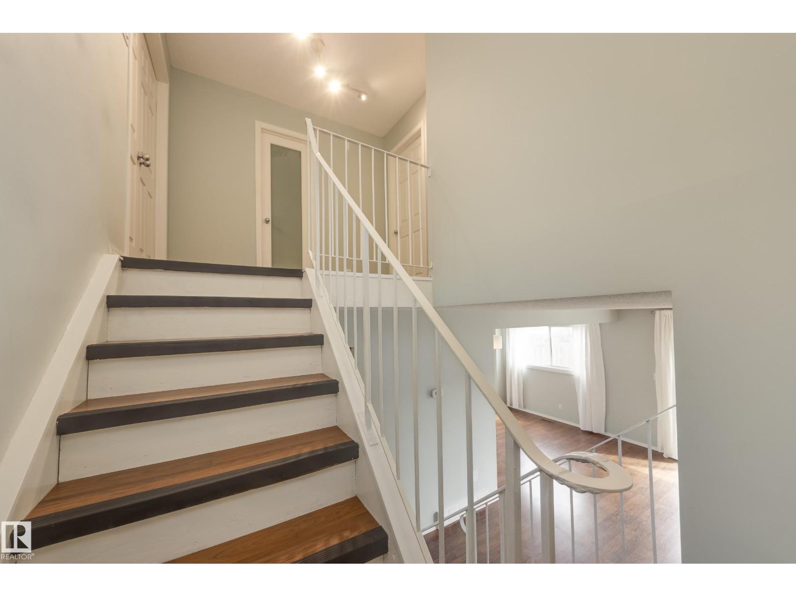 Photo 18 of 13069 34 St Nw, Edmonton AB