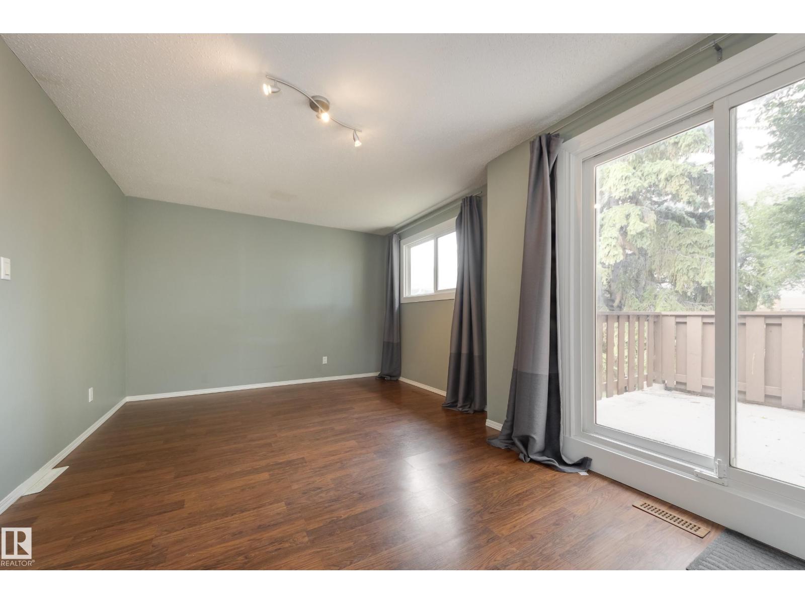 Photo 20 of 13069 34 St Nw, Edmonton AB