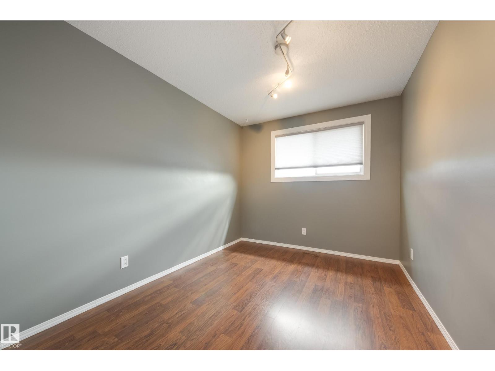 Photo 26 of 13069 34 St Nw, Edmonton AB
