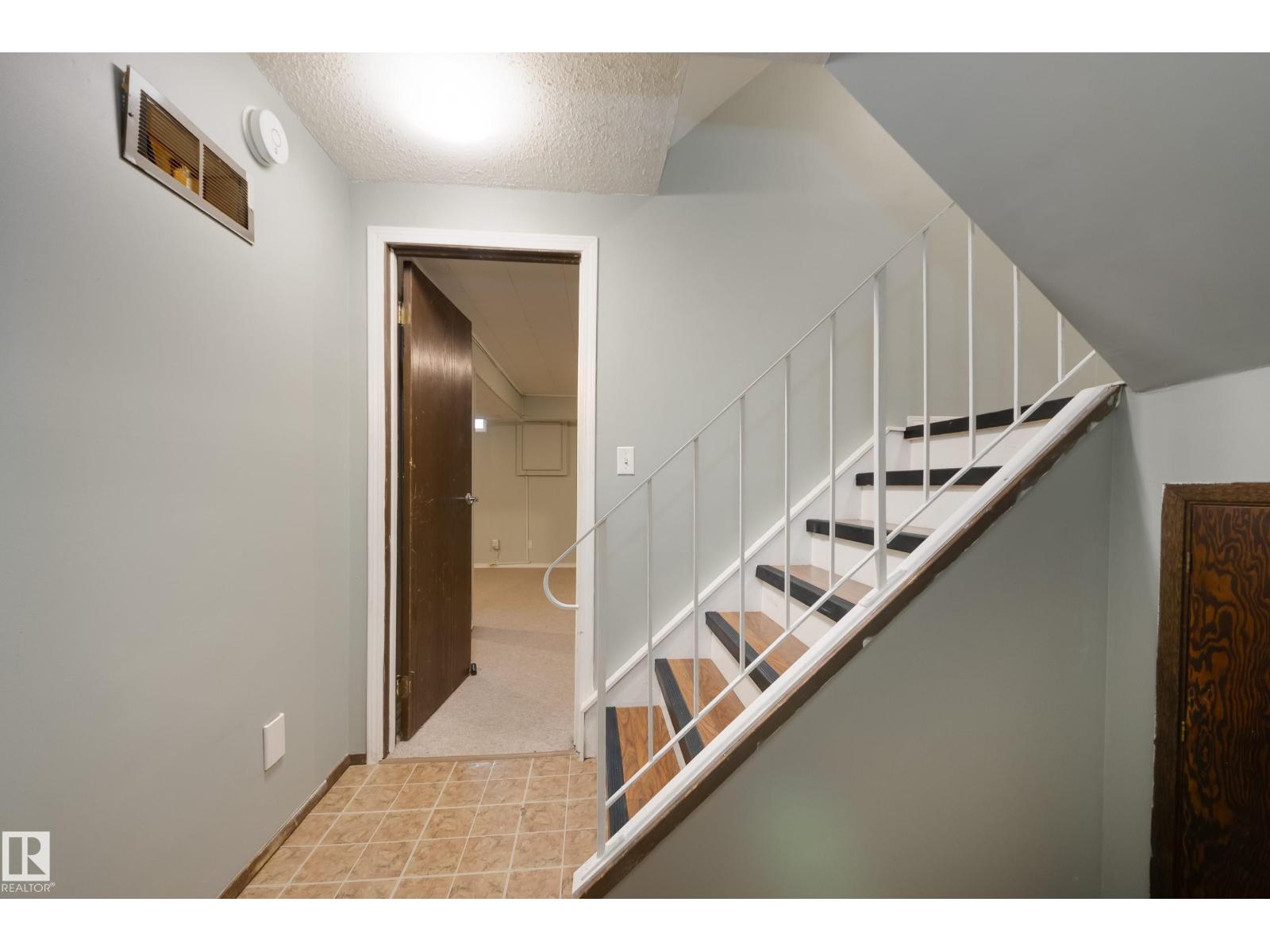 Photo 32 of 13069 34 St Nw, Edmonton AB
