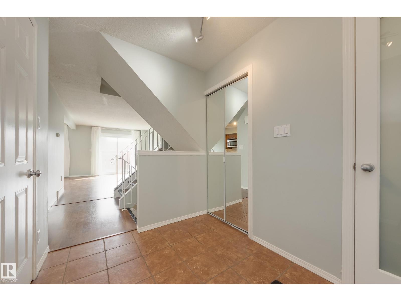 Photo 5 of 13069 34 St Nw, Edmonton AB