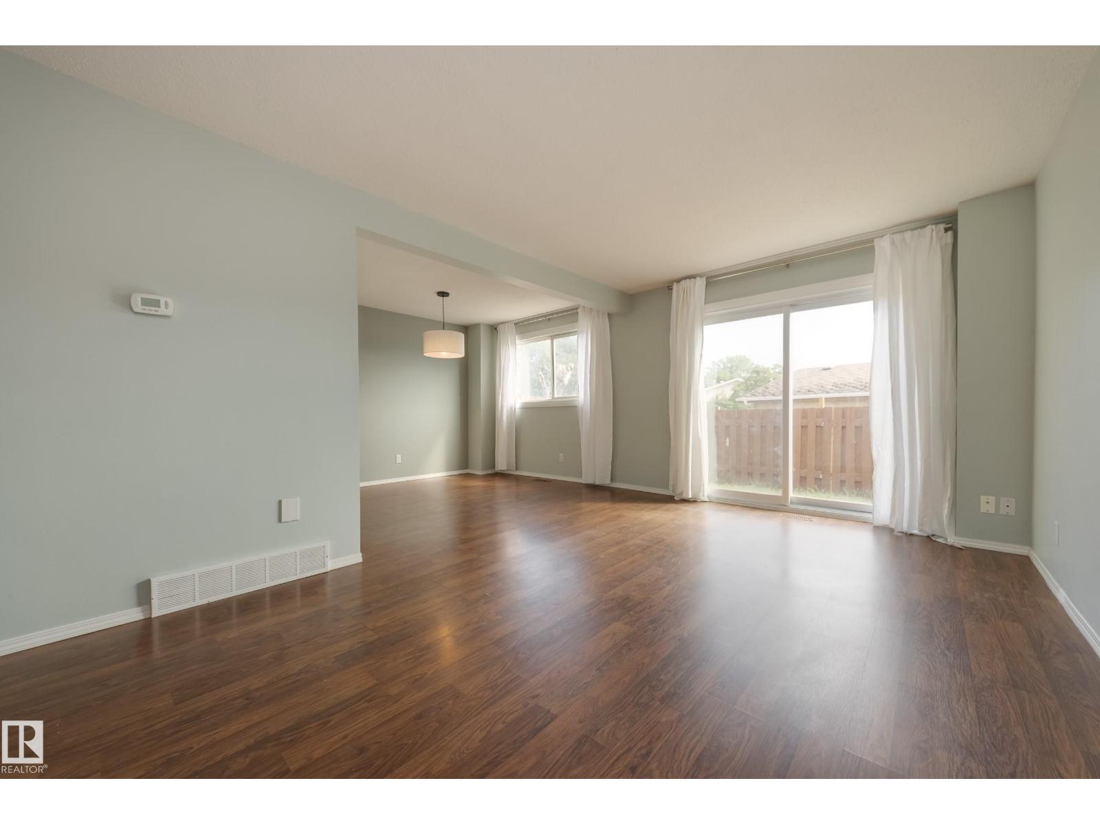 Photo 8 of 13069 34 St Nw, Edmonton AB