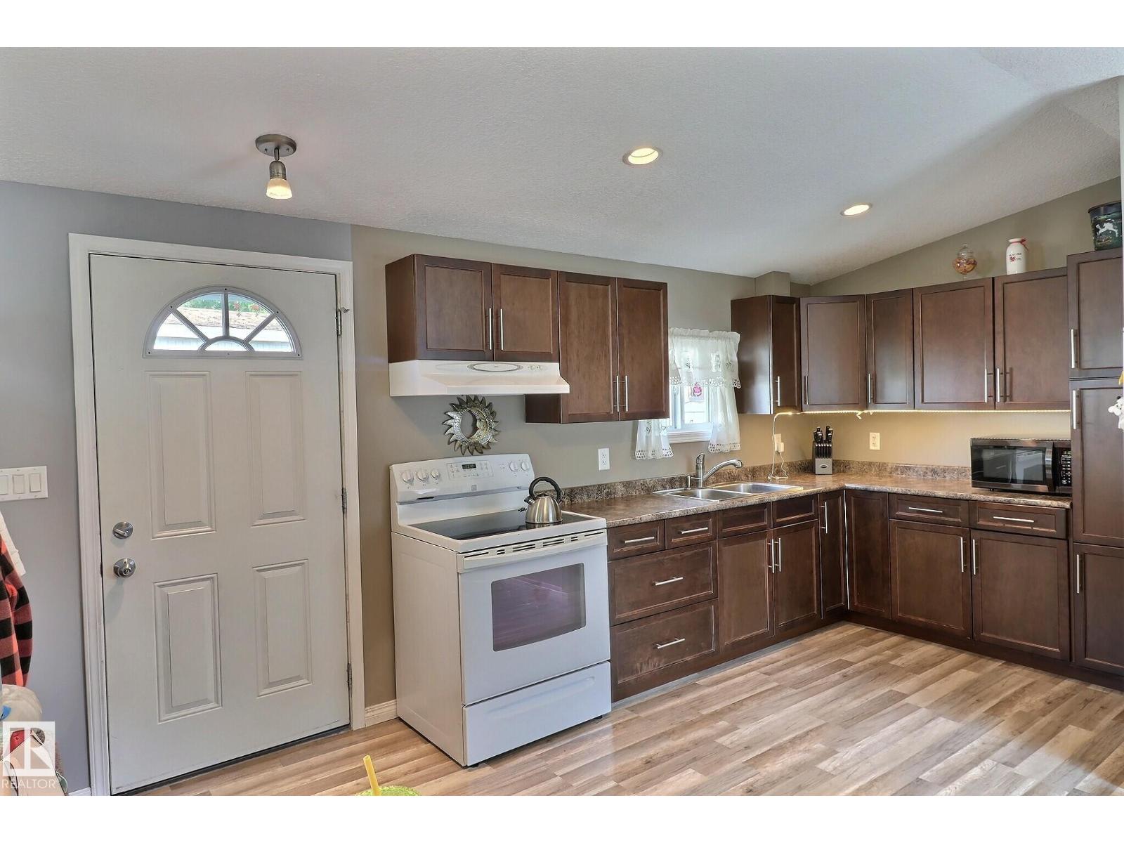 Photo 6 of 117 West View Cr Nw, Edmonton AB