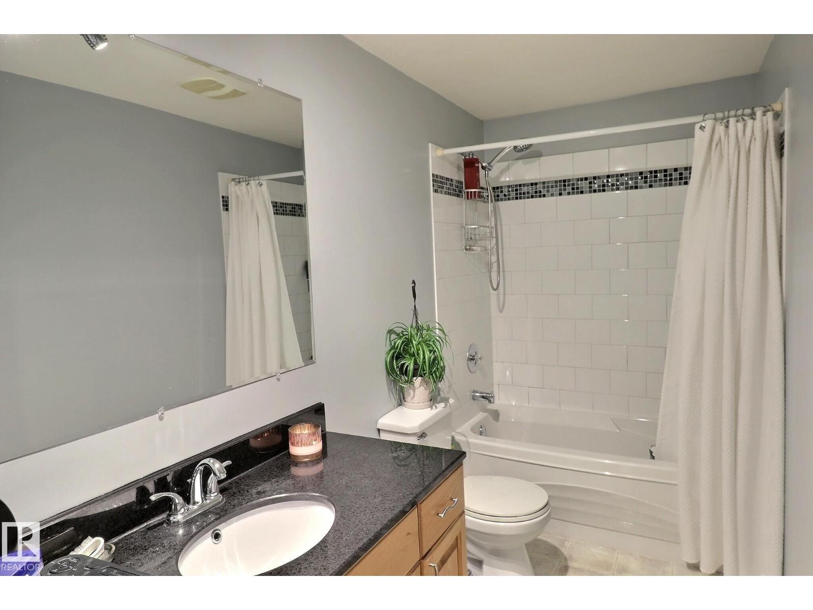Photo 8 of 117 West View Cr Nw, Edmonton AB