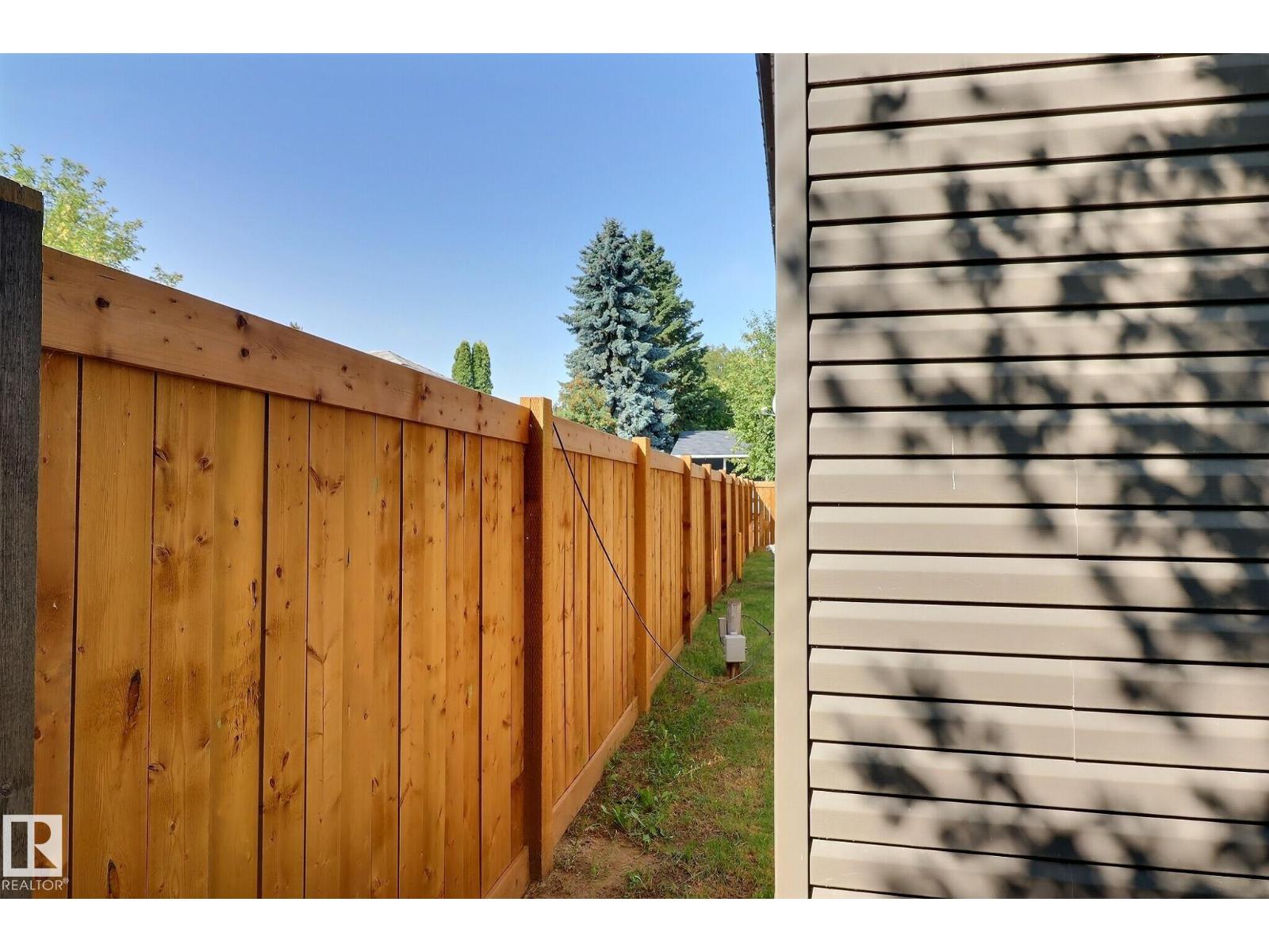 Photo 13 of 117 West View Cr Nw, Edmonton AB