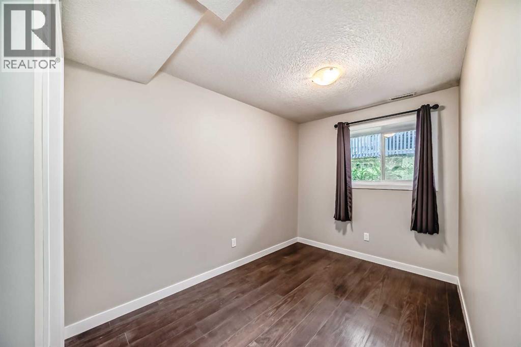 Single Family House Bi-level for Sale in    Avenue SE Forest Heights Calgary 
