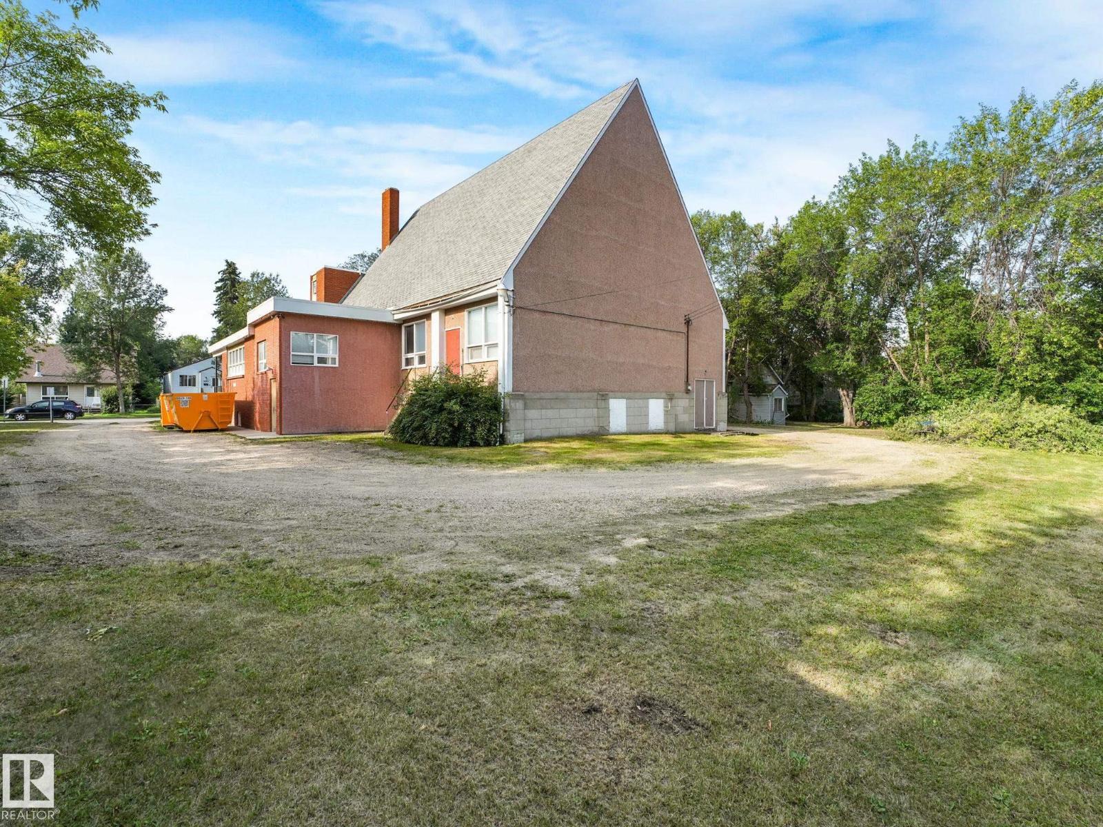 Photo 16 of 9630 9624 74 Av Nw, Edmonton AB