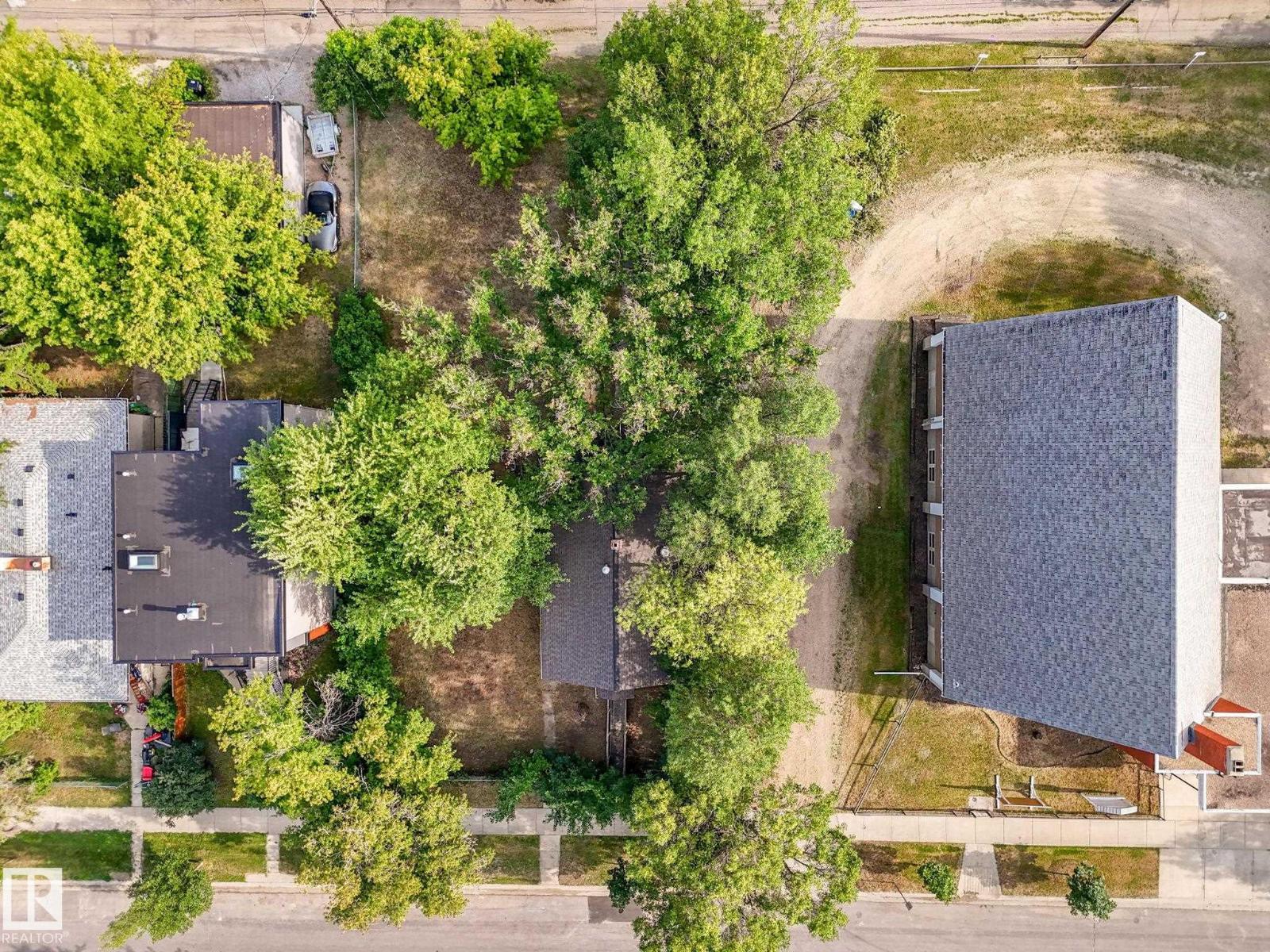 Photo 8 of 9630 9624 74 Av Nw, Edmonton AB