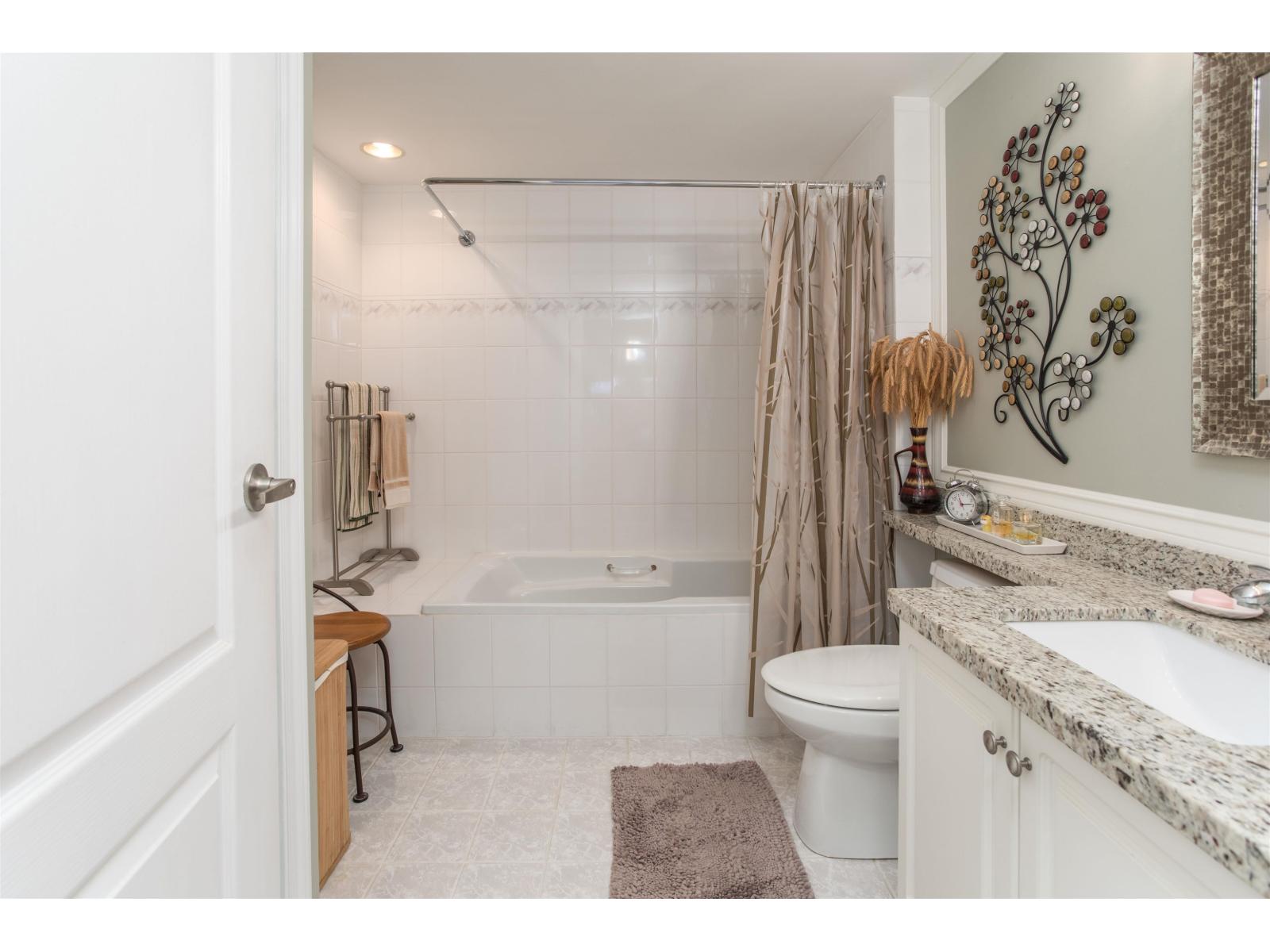 Photo 17 of 107 15272 20 Avenue, Surrey BC
