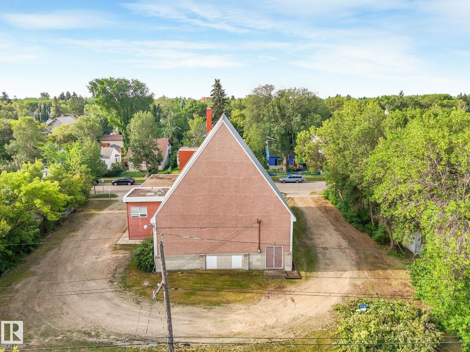 Photo 3 of 9630 9624 74 Av Nw, Edmonton AB
