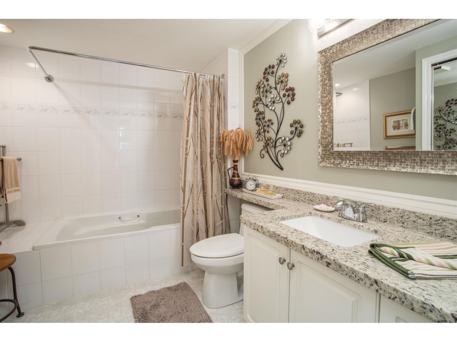 Photo 16 of 107 15272 20 Avenue, Surrey BC