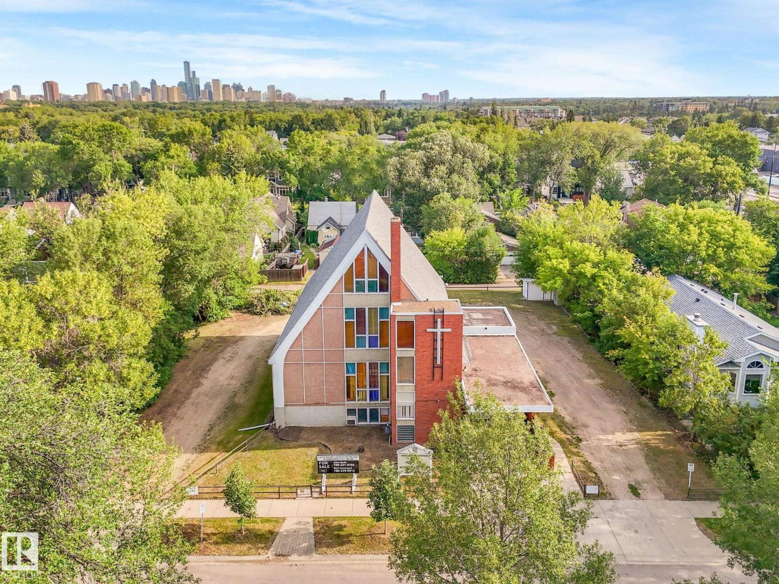 Photo 6 of 9630 9624 74 Av Nw, Edmonton AB