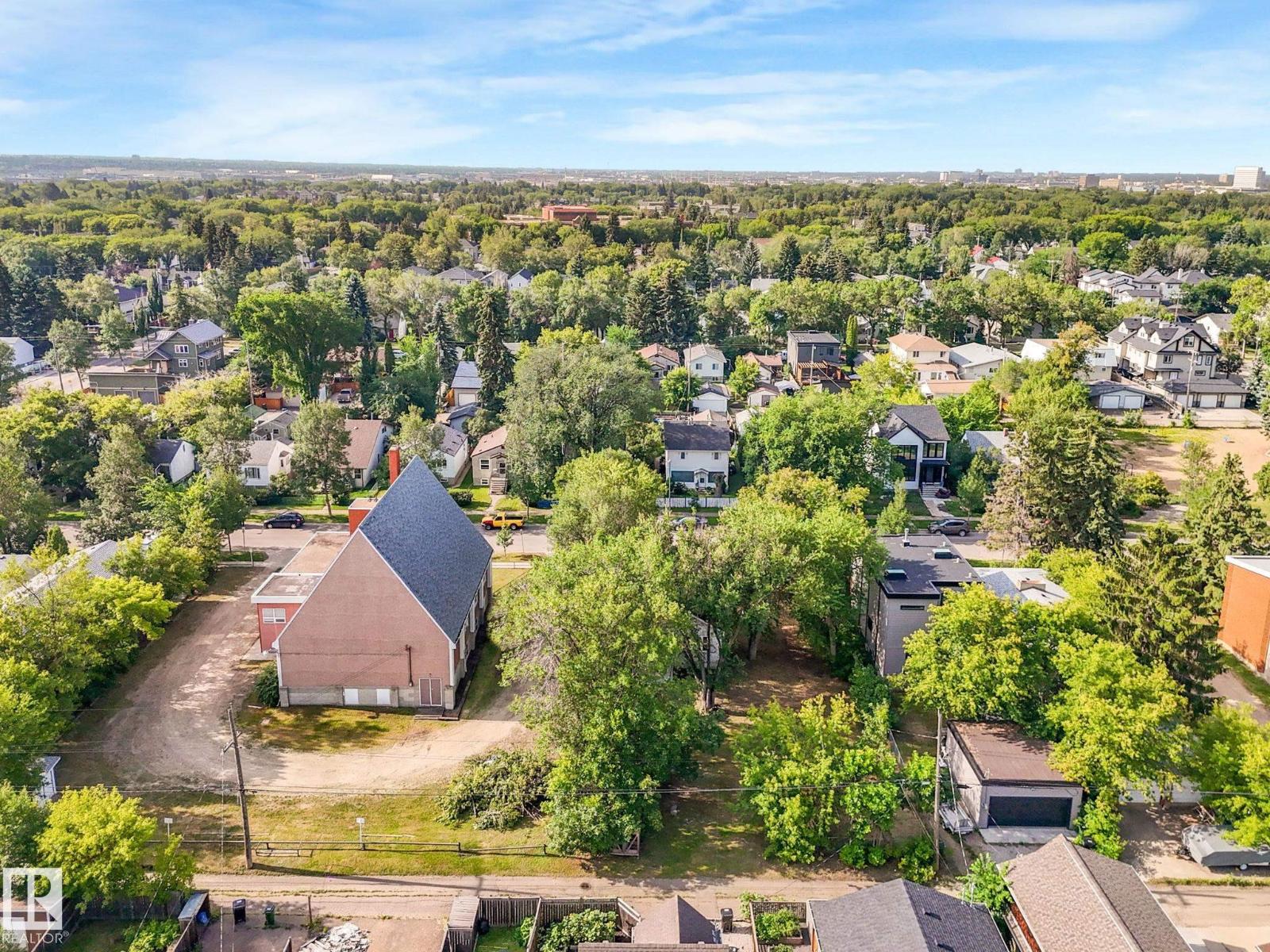 Photo 4 of 9630 9624 74 Av Nw, Edmonton AB