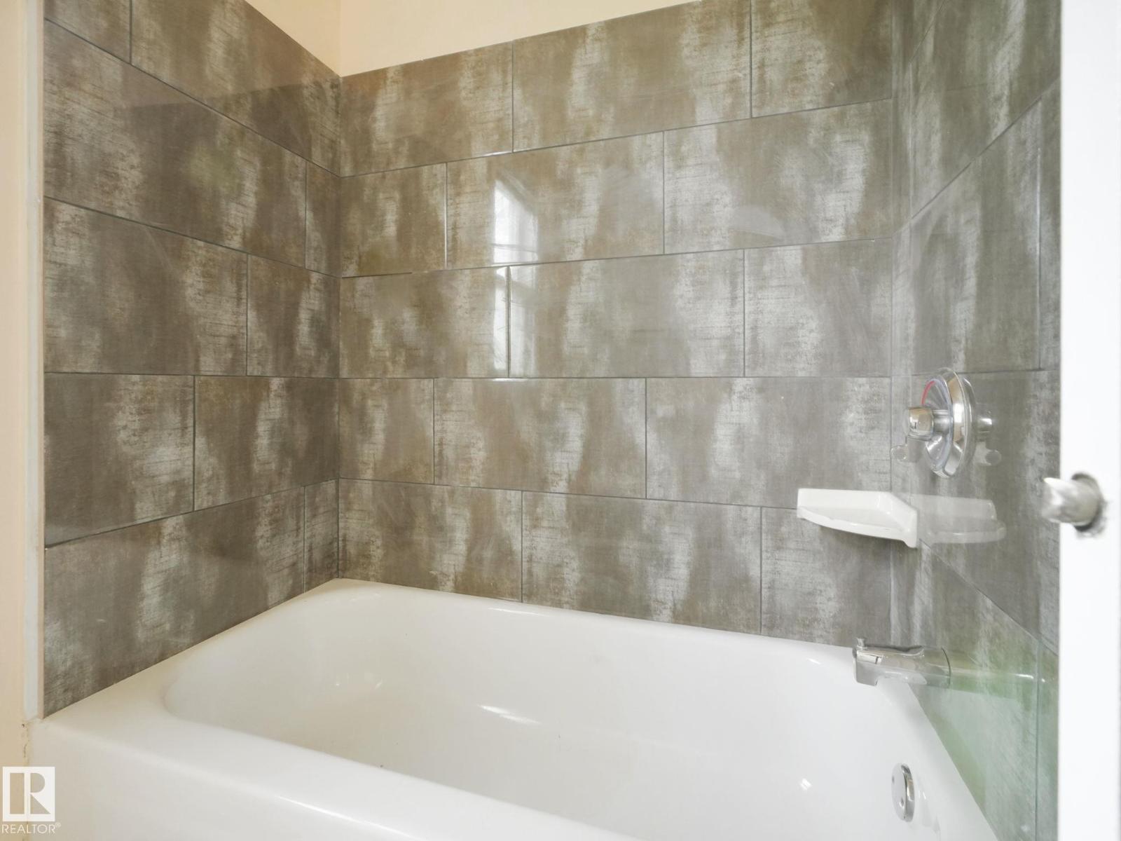Photo 73 of 9630 9624 74 Av Nw, Edmonton AB