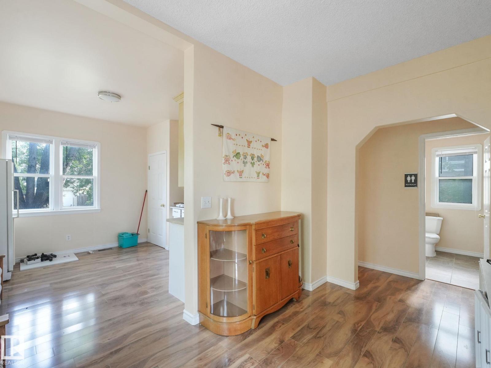 Photo 65 of 9630 9624 74 Av Nw, Edmonton AB