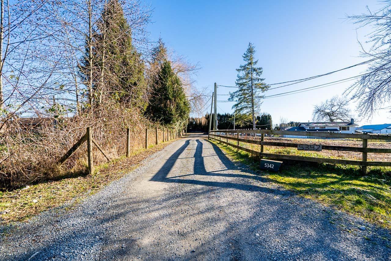Photo 4 of 5342 256 Street, Langley BC