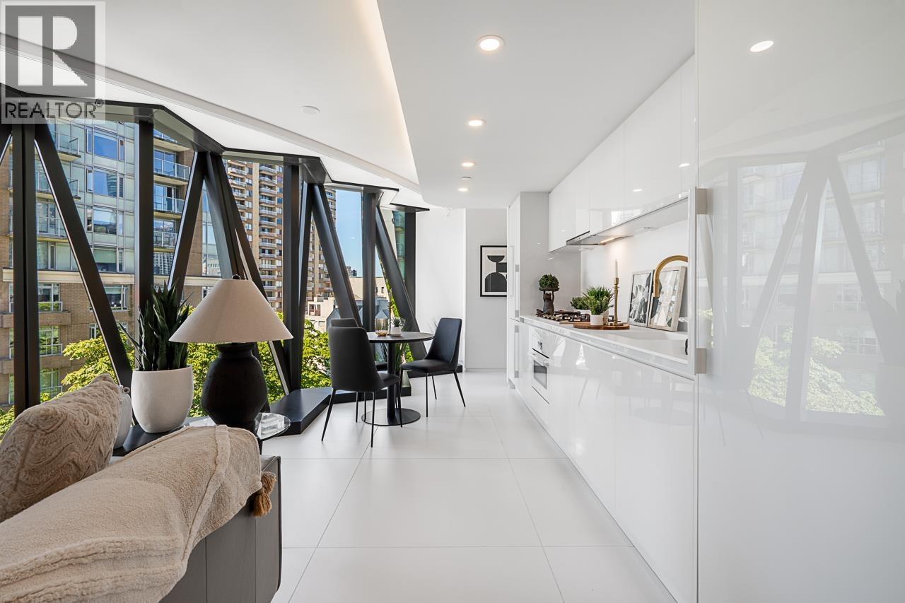 Photo 11 of 703 1033 Nelson Street, Vancouver BC
