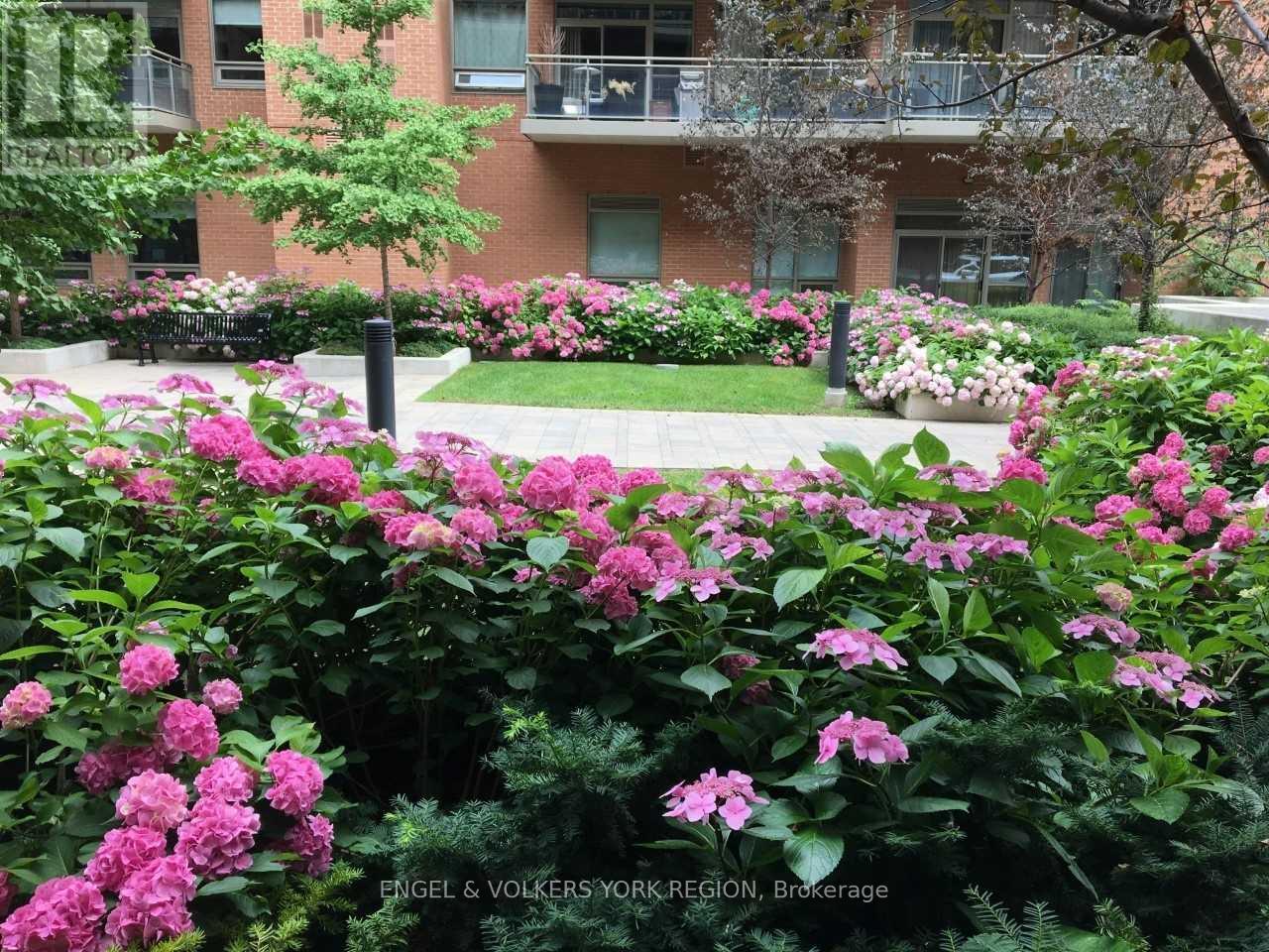 Photo 16 of 106 281 Woodbridge Avenue, Vaughan ON