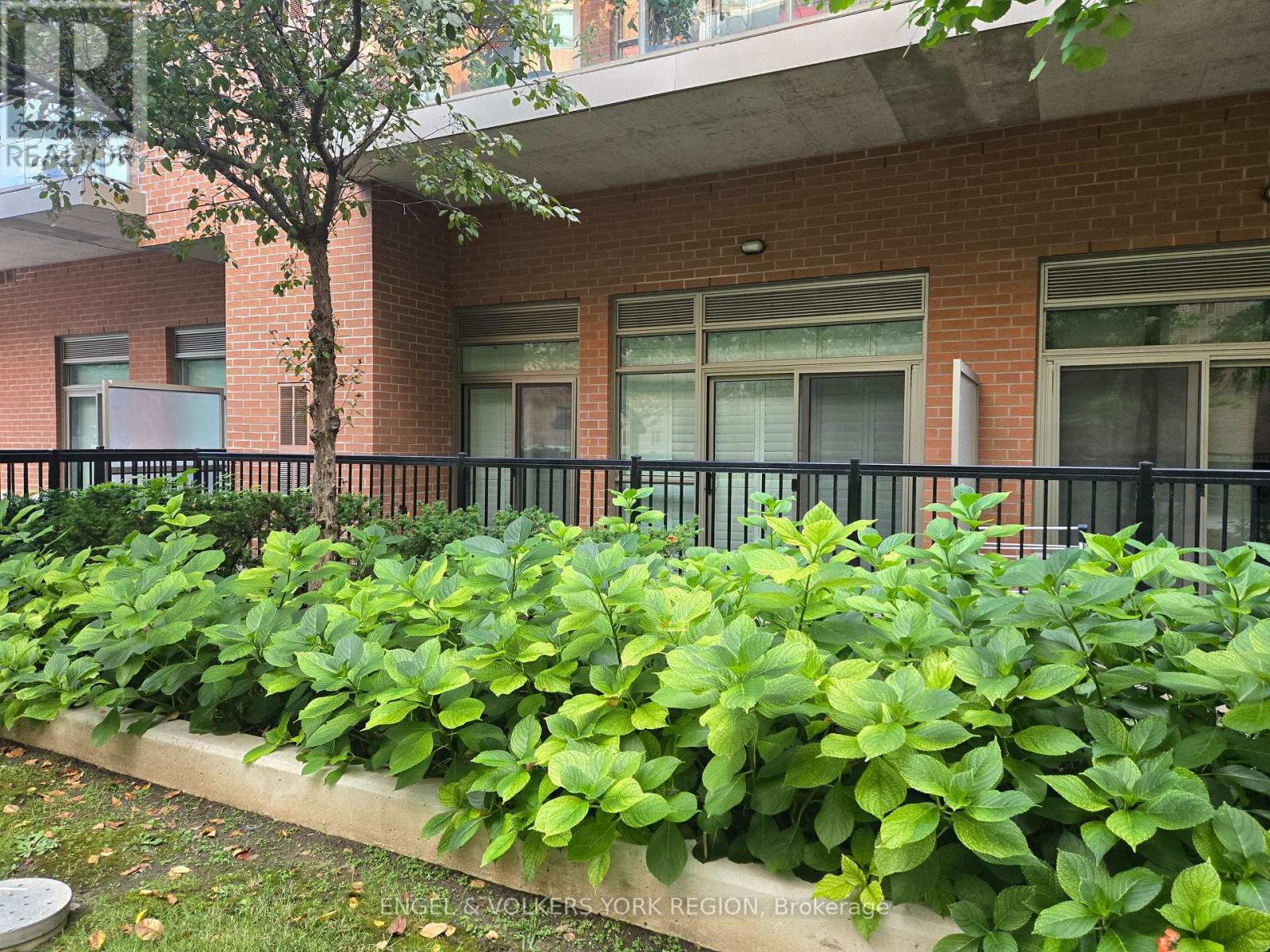 Photo 18 of 106 281 Woodbridge Avenue, Vaughan ON