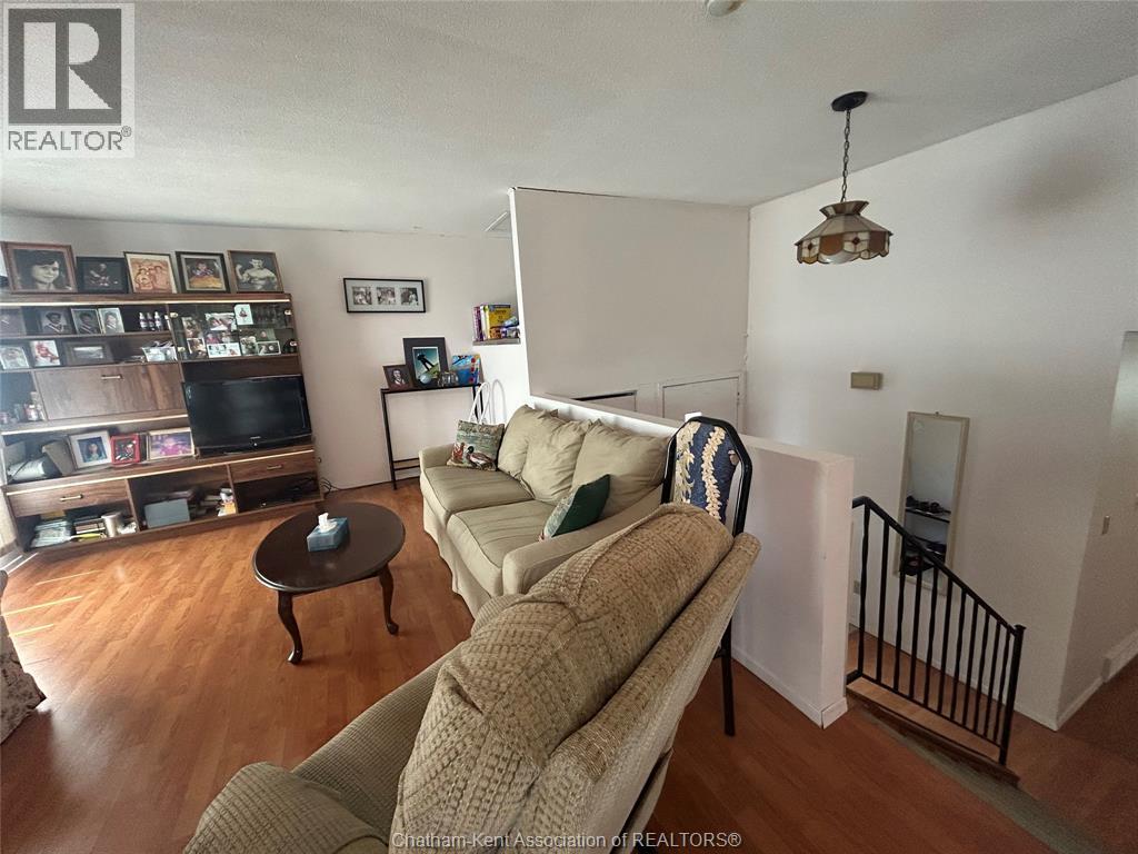 Photo 6 of 104 Randolf Crescent, Chatham ON