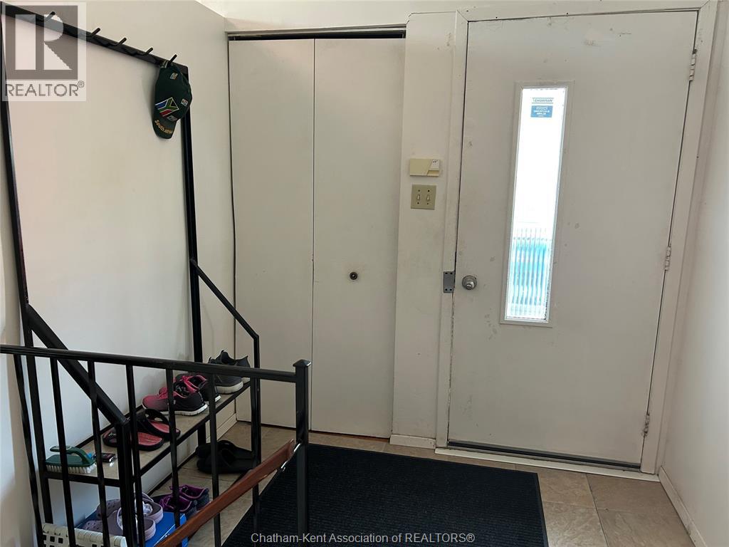 Photo 2 of 104 Randolf Crescent, Chatham ON