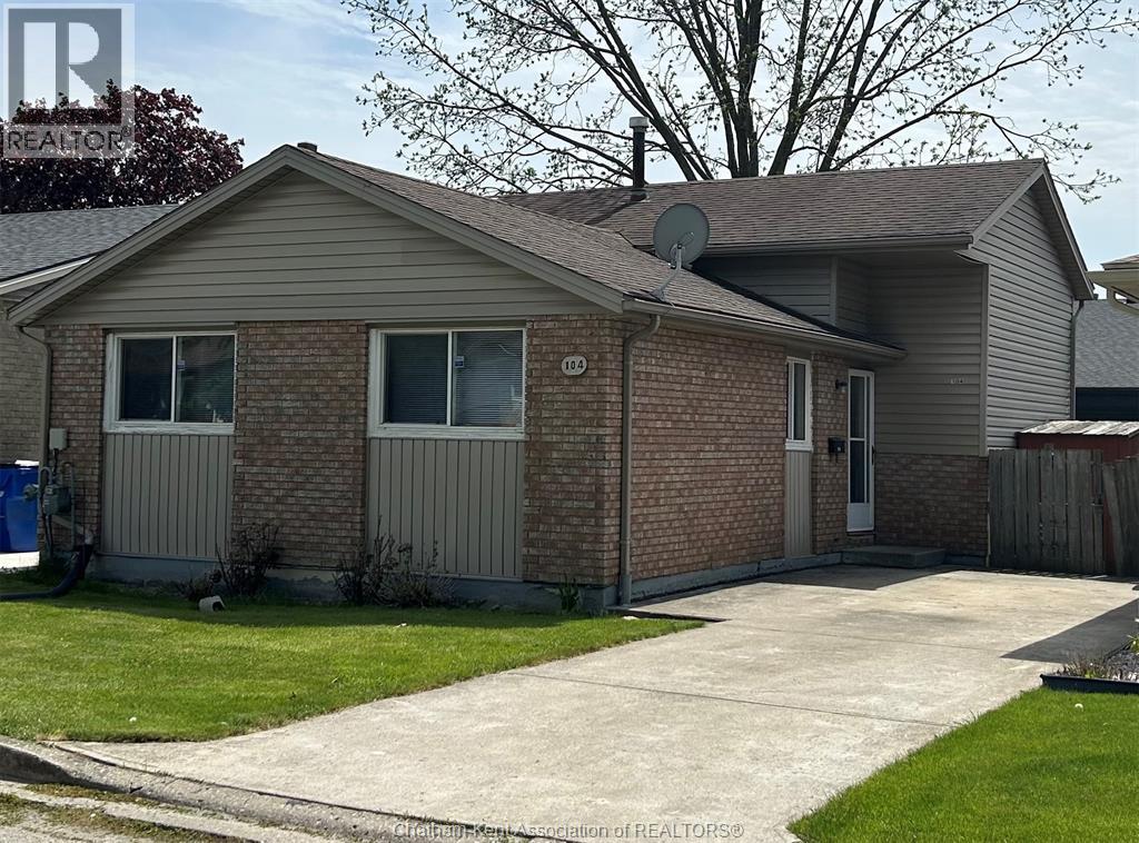 Photo 1 of 104 Randolf Crescent, Chatham ON