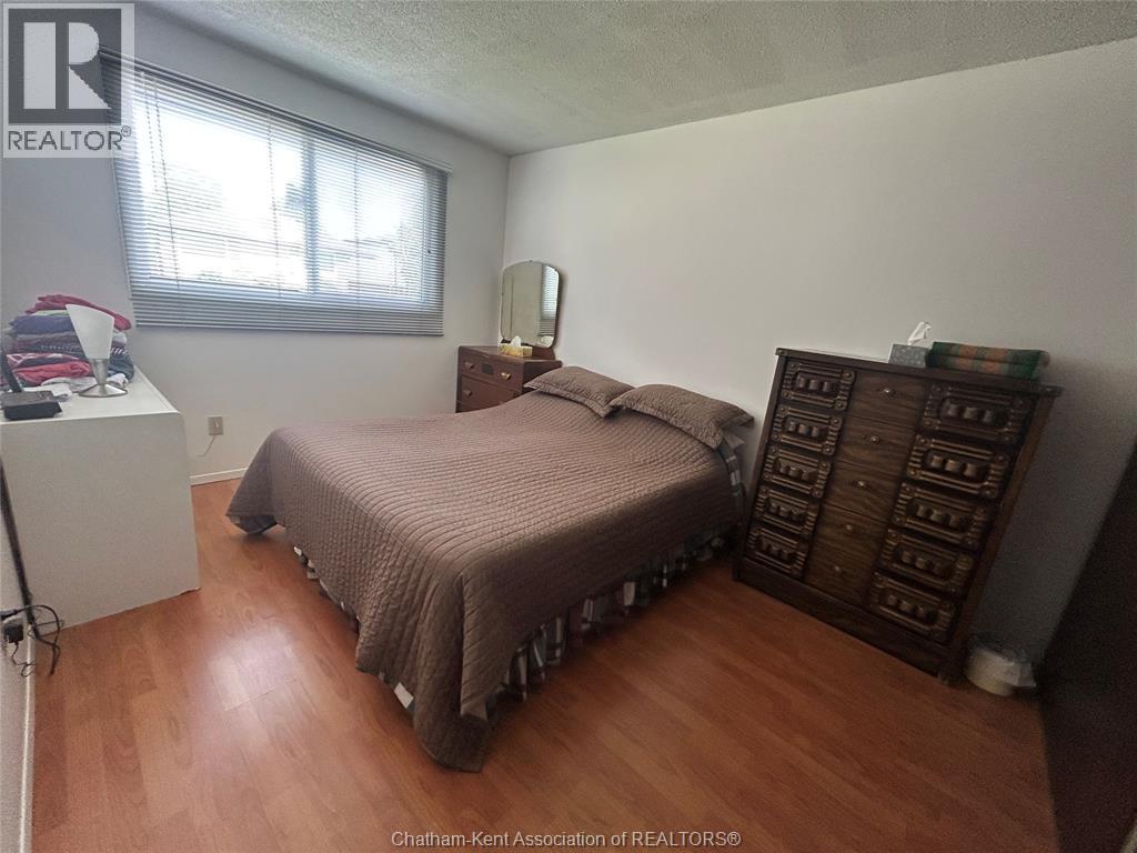 Photo 9 of 104 Randolf Crescent, Chatham ON