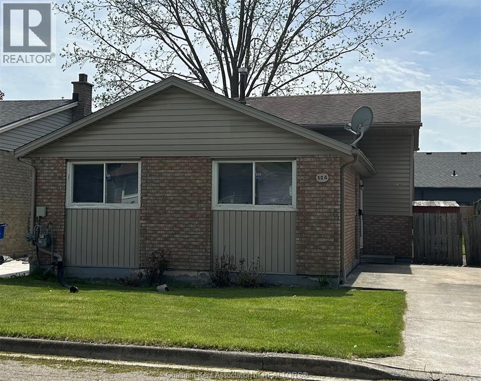 Photo 14 of 104 Randolf Crescent, Chatham ON