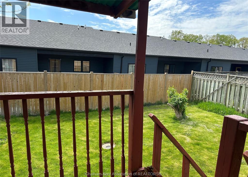 Photo 11 of 104 Randolf Crescent, Chatham ON
