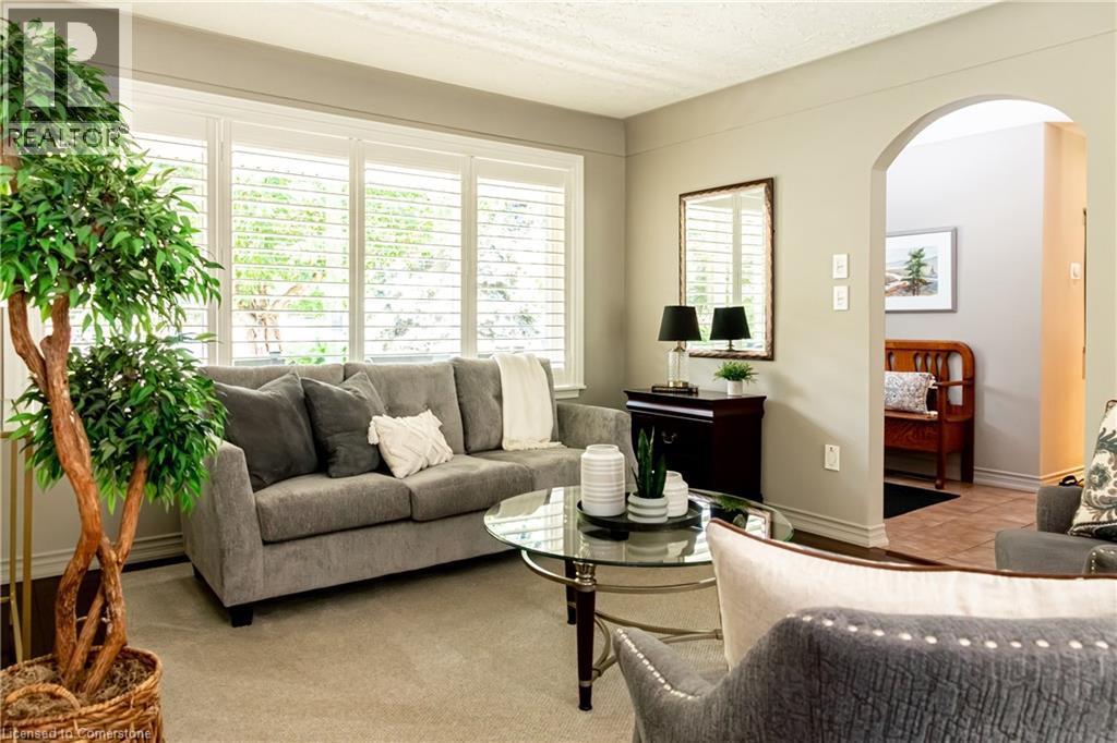 Photo 25 of 66 Garden Avenue, Ancaster ON