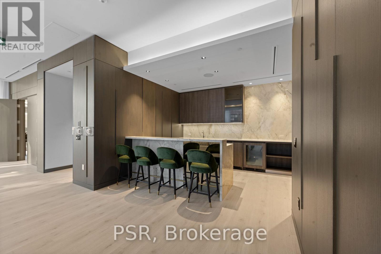 Photo 20 of 3810 101 Roehampton Avenue, Toronto ON