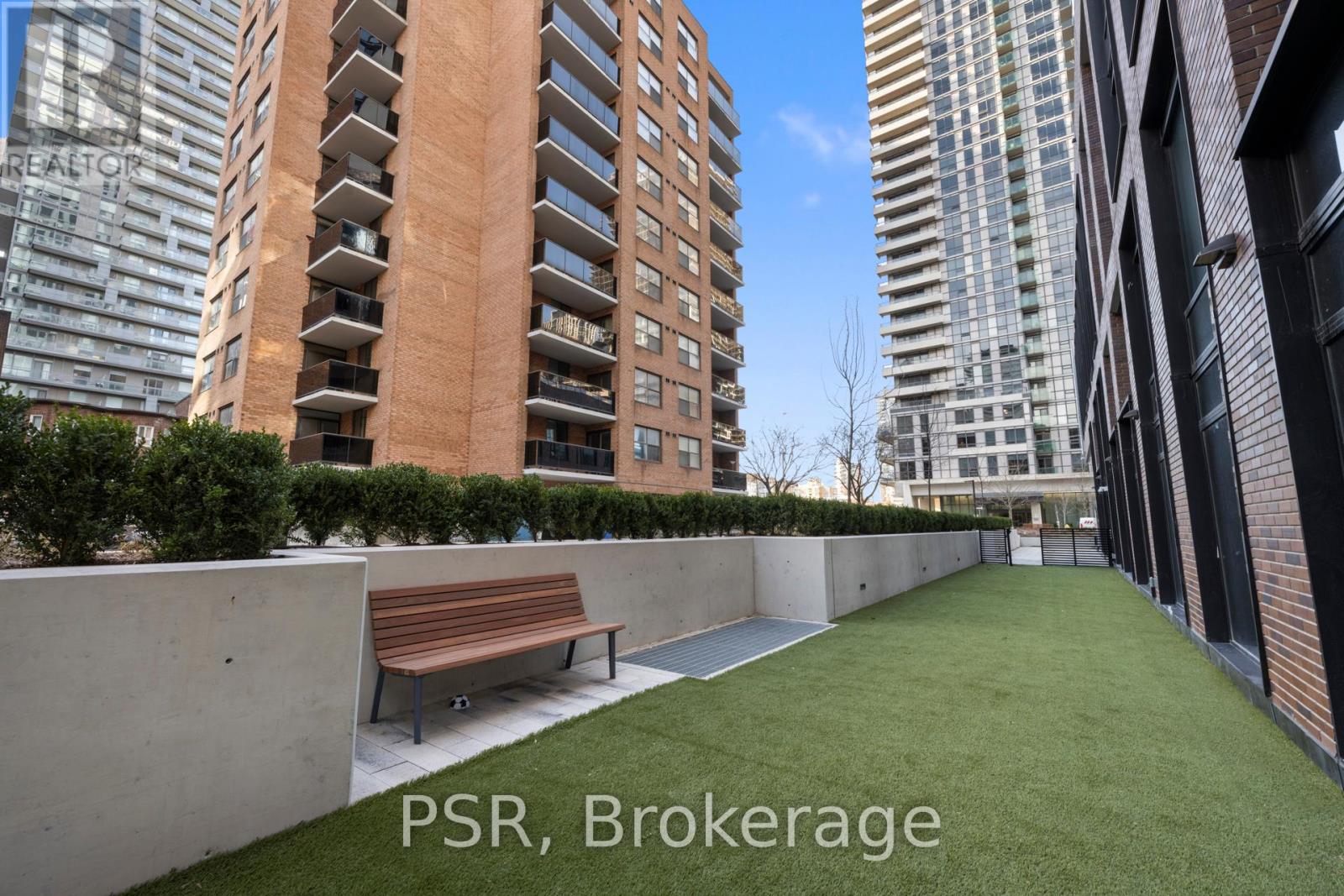 Photo 32 of 3810 101 Roehampton Avenue, Toronto ON