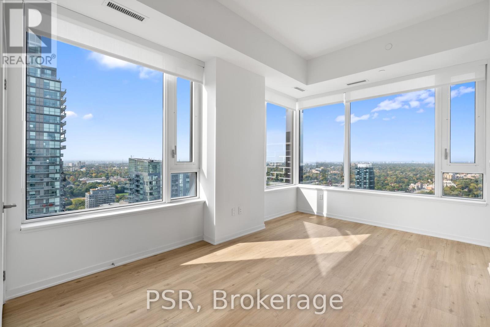 Photo 4 of 3810 101 Roehampton Avenue, Toronto ON