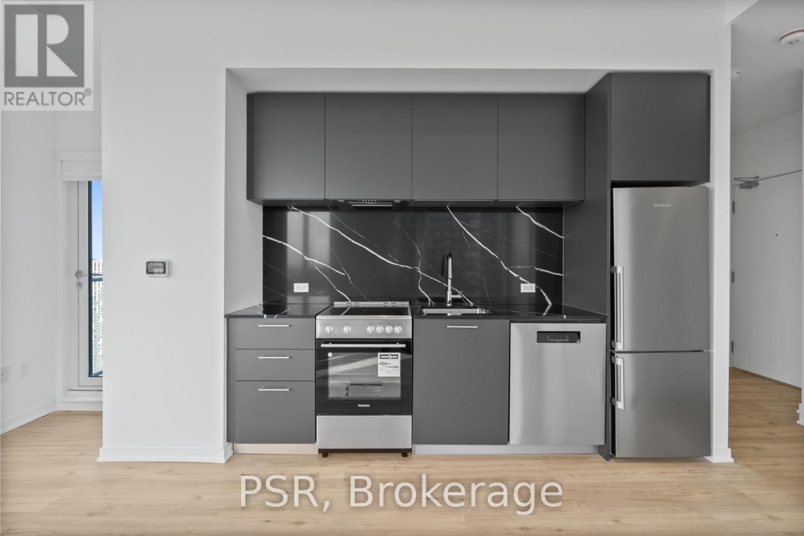Photo 5 of 3810 101 Roehampton Avenue, Toronto ON