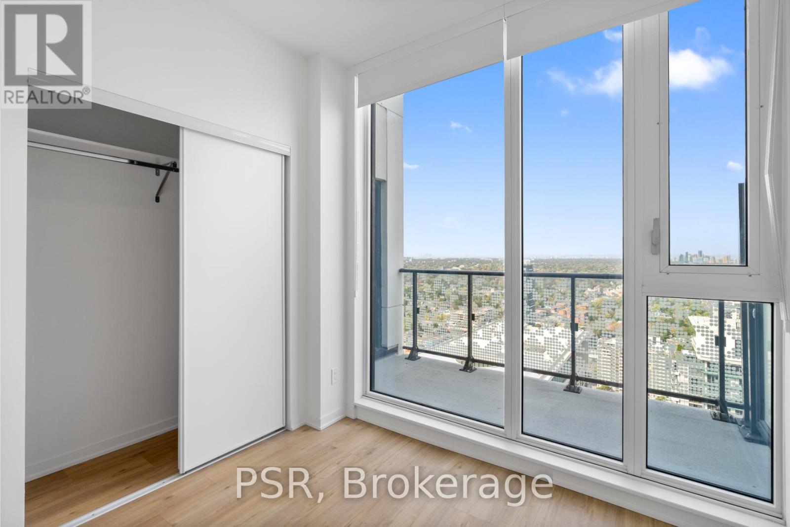 Photo 9 of 3810 101 Roehampton Avenue, Toronto ON