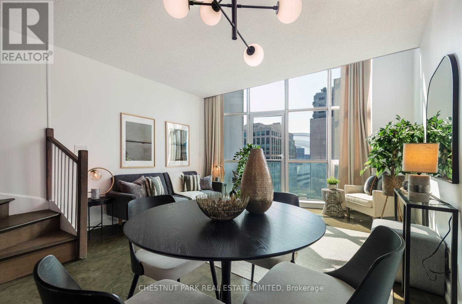 Photo 11 of 917 36 Blue Jays Way, Toronto ON