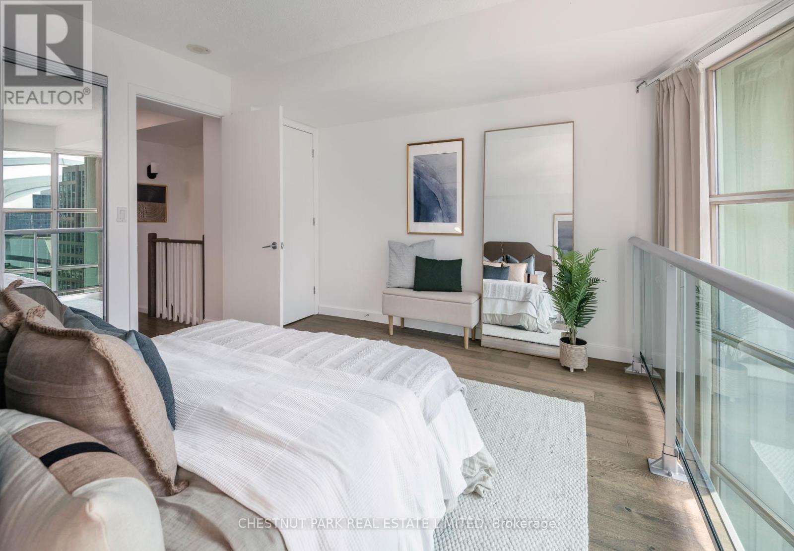 Photo 16 of 917 36 Blue Jays Way, Toronto ON