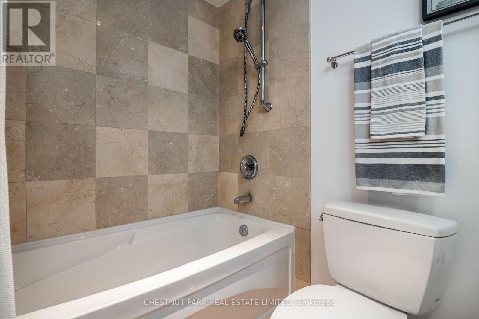 Photo 20 of 917 36 Blue Jays Way, Toronto ON