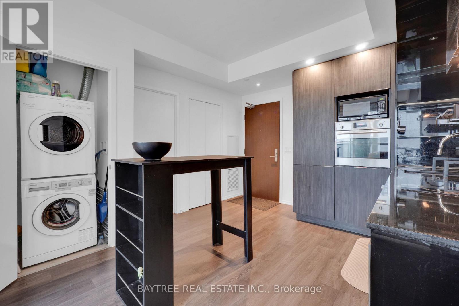 Photo 8 of 2610 70 Temperance Street, Toronto ON
