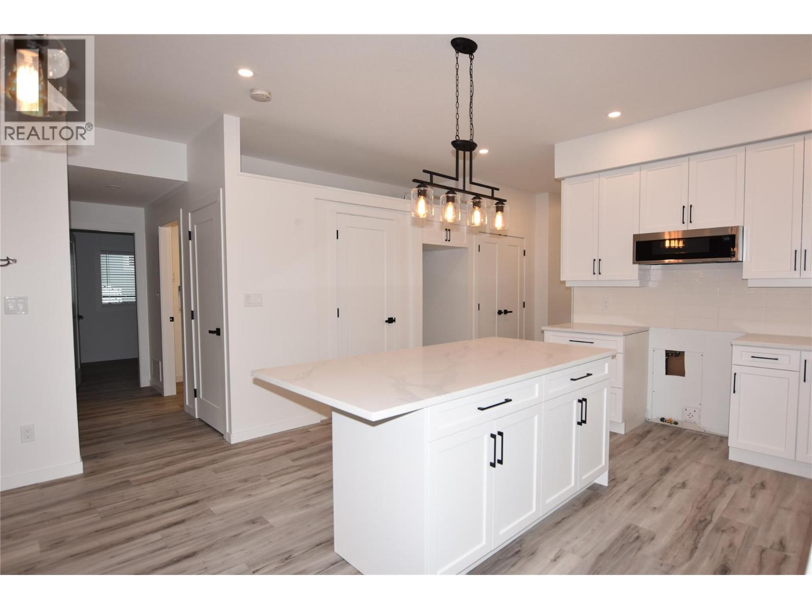  592 Nighthawk Avenue, Vernon