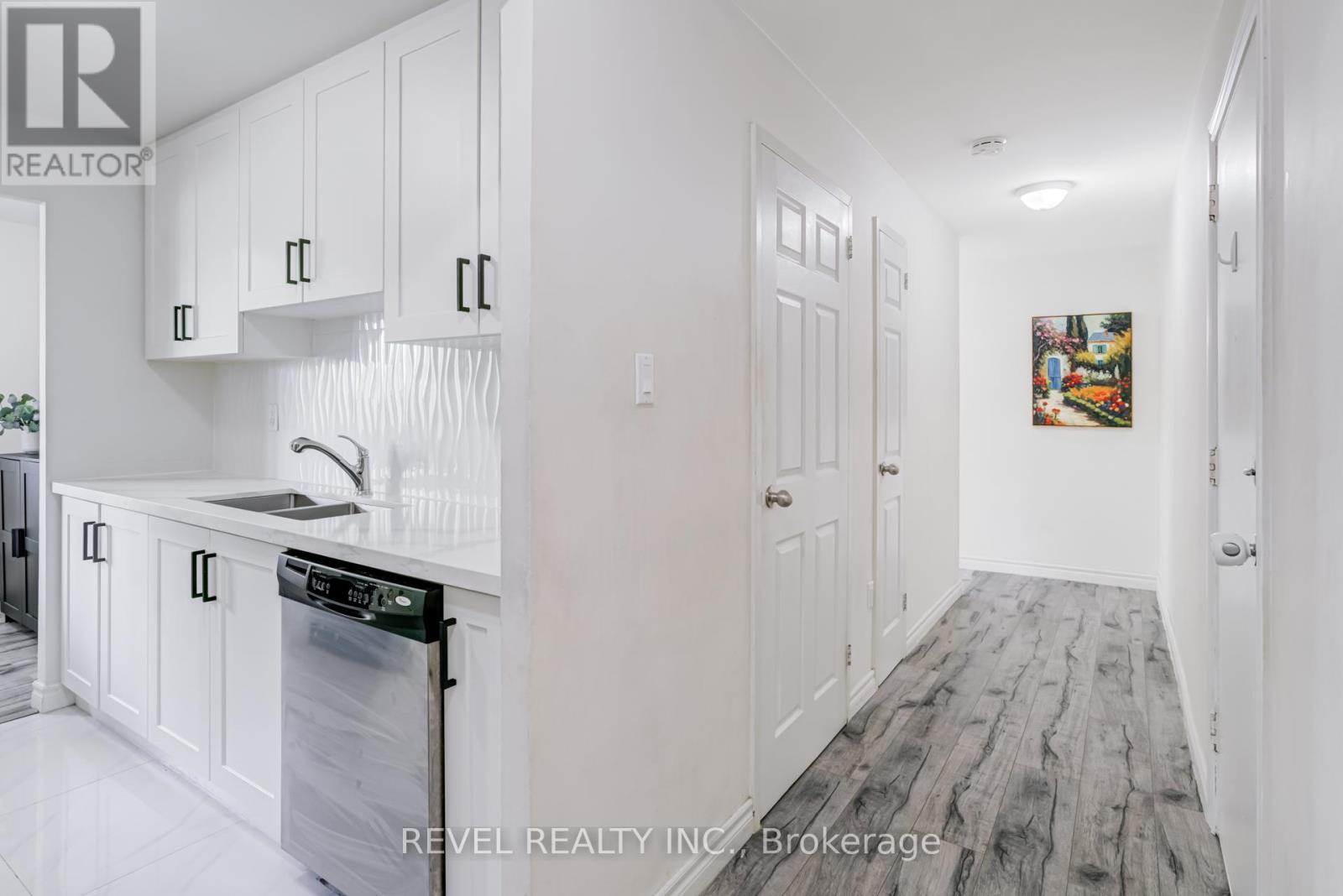 Photo 3 of 512 936 Glen Street, Oshawa ON